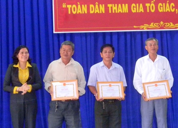 Gò Dầu: Sơ kết mô hình “Toàn dân tham gia tố giác, truy bắt tội phạm” 